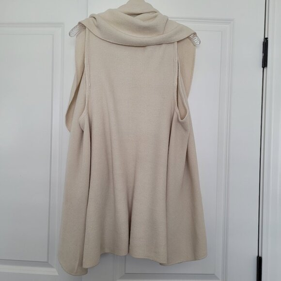 sleeveless cardigan - Picture 2 of 3
